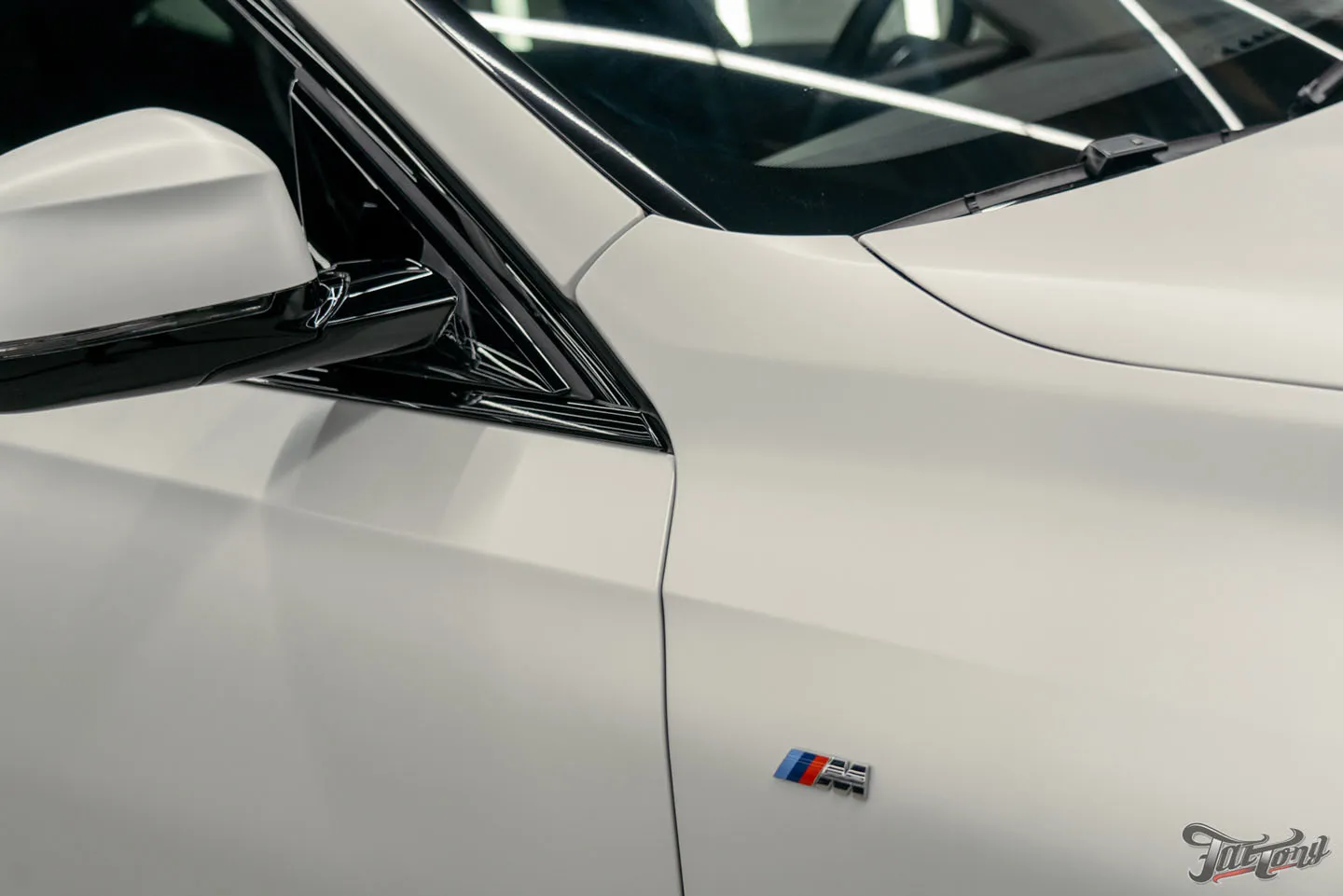 Оклеили BMW X6 матовым полиуретаном и покрыли керамическим составом, защитили глянец в салоне, почистили кожу и обработали ее керамикой